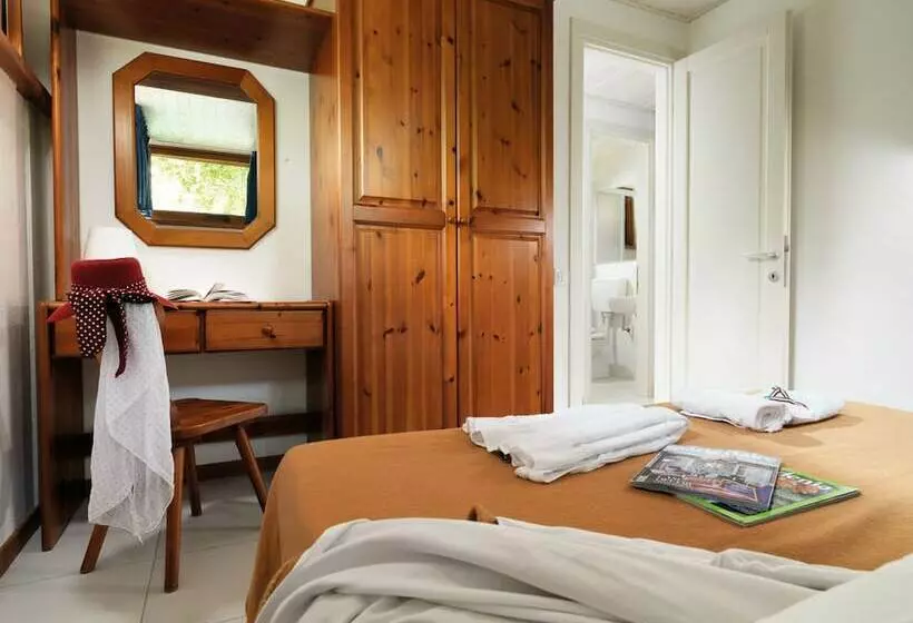 Hotelli Isamar Holiday Village