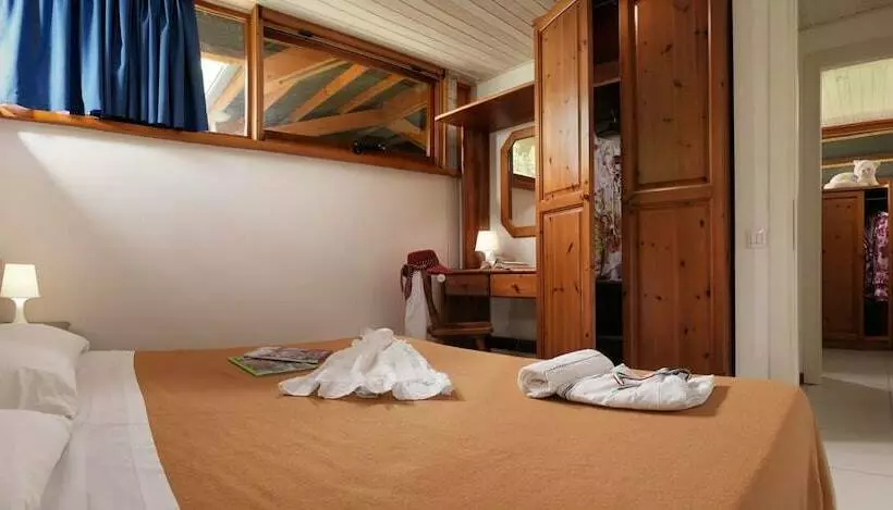 Hotelli Isamar Holiday Village