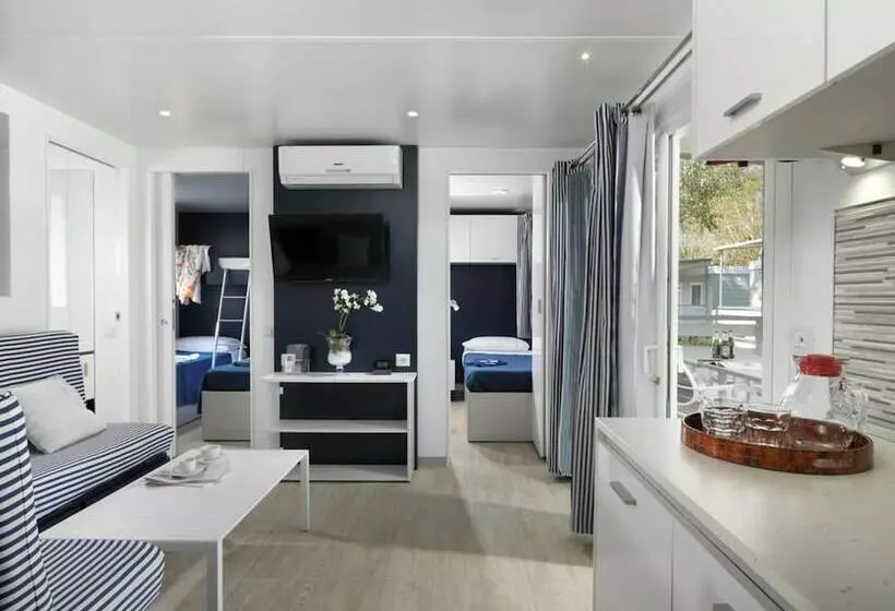 Hotelli Isamar Holiday Village
