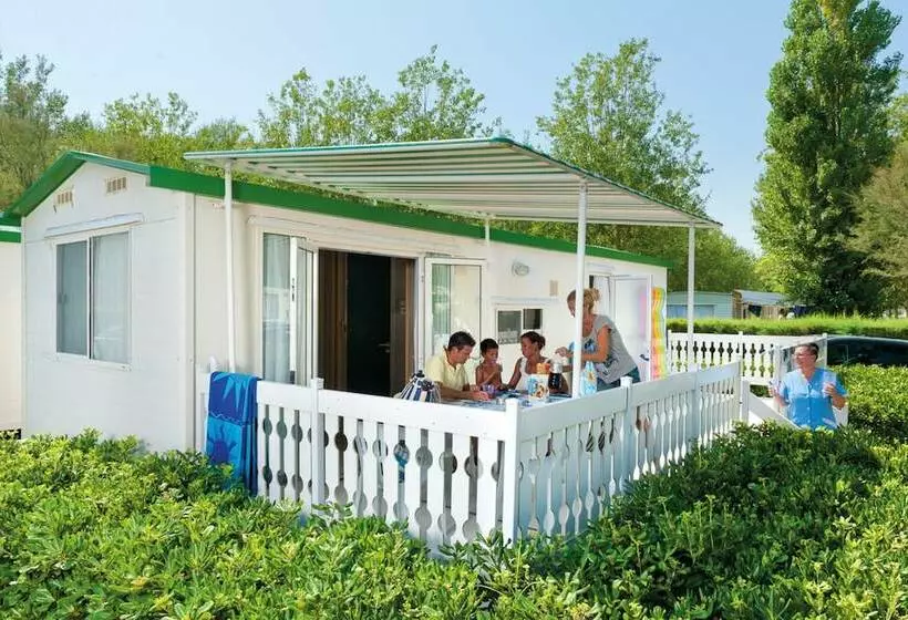 Hotelli Isamar Holiday Village