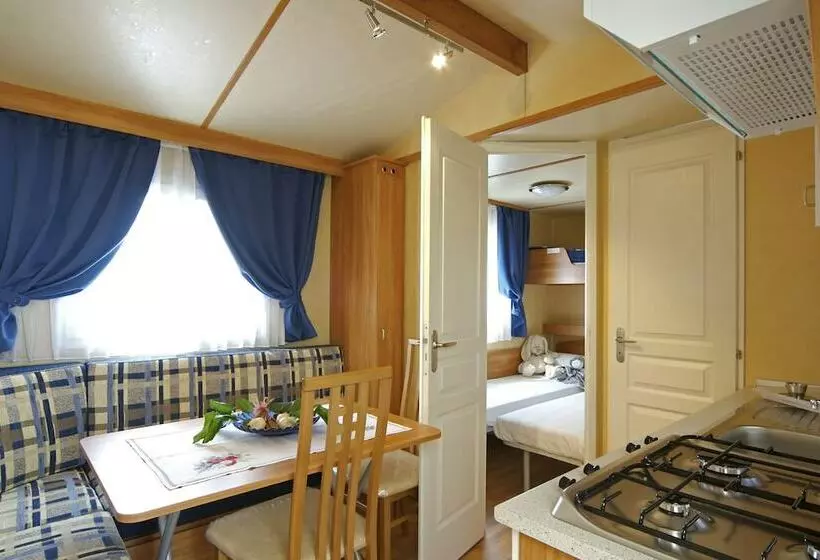 Hotelli Isamar Holiday Village