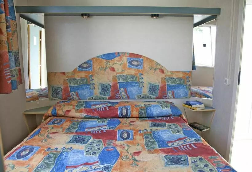 Hotelli Isamar Holiday Village