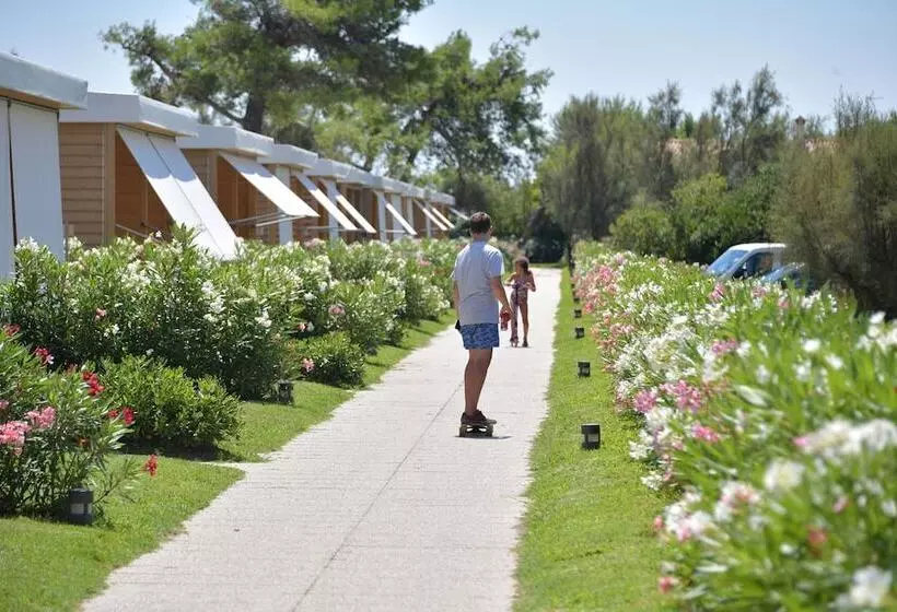 Hotelli Isamar Holiday Village