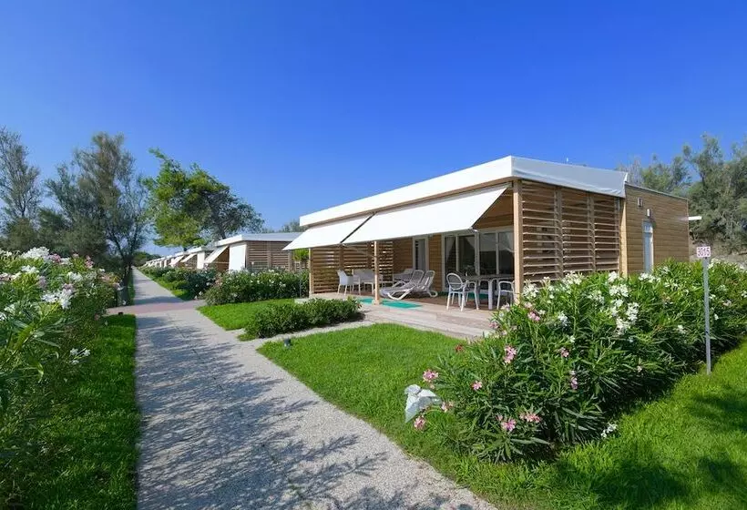 Hotelli Isamar Holiday Village