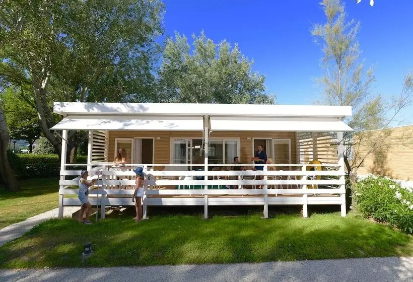 Hotelli Isamar Holiday Village