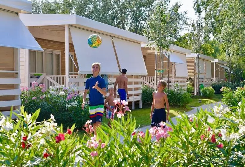 Hotelli Isamar Holiday Village