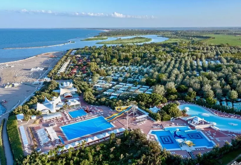 Hotelli Isamar Holiday Village
