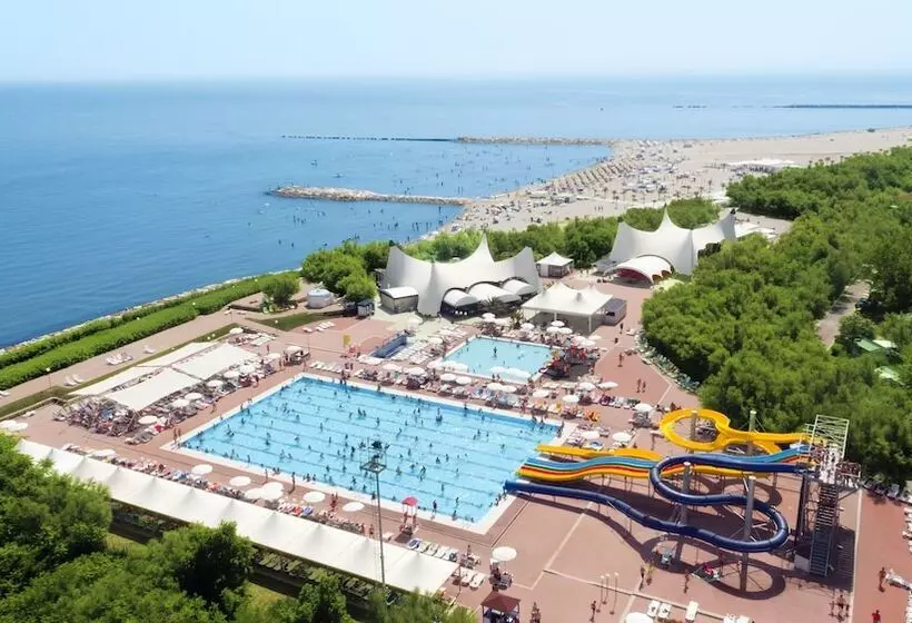 Hotelli Isamar Holiday Village
