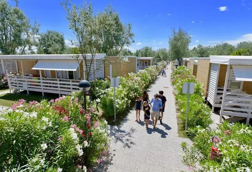 Hotelli Isamar Holiday Village