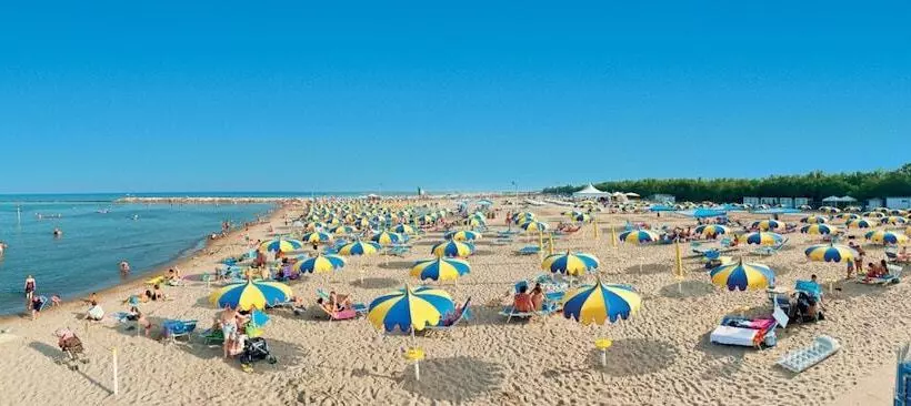 Hotelli Isamar Holiday Village