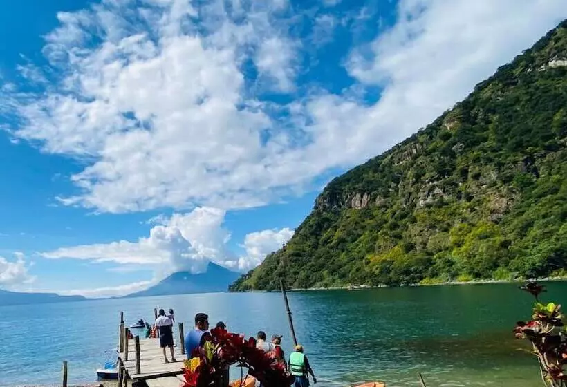 هتل La Riviera De Atitlan