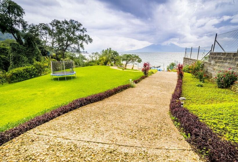 هتل La Riviera De Atitlan