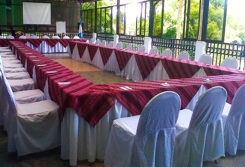 هتل La Riviera De Atitlan