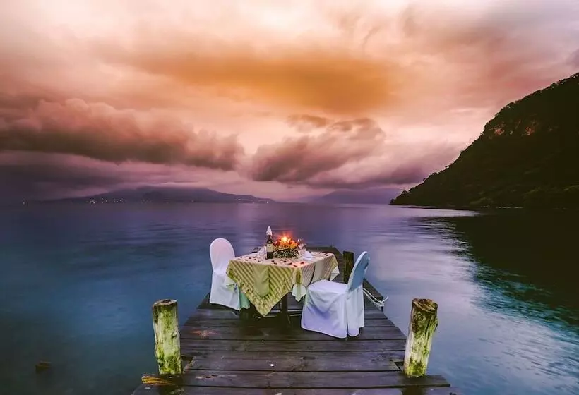 هتل La Riviera De Atitlan