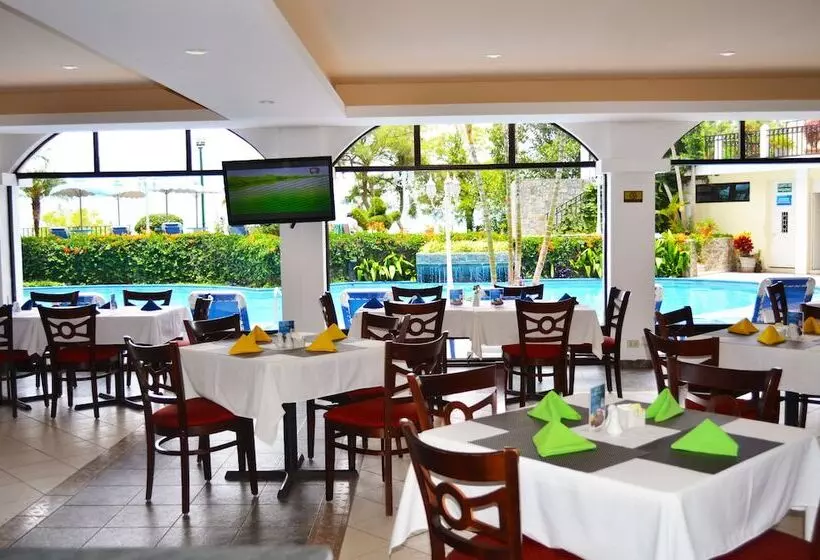 هتل La Riviera De Atitlan