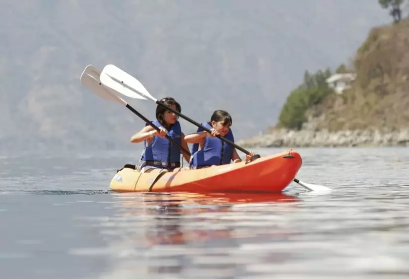 هتل La Riviera De Atitlan