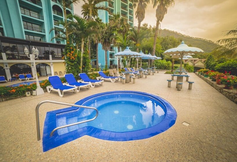هتل La Riviera De Atitlan