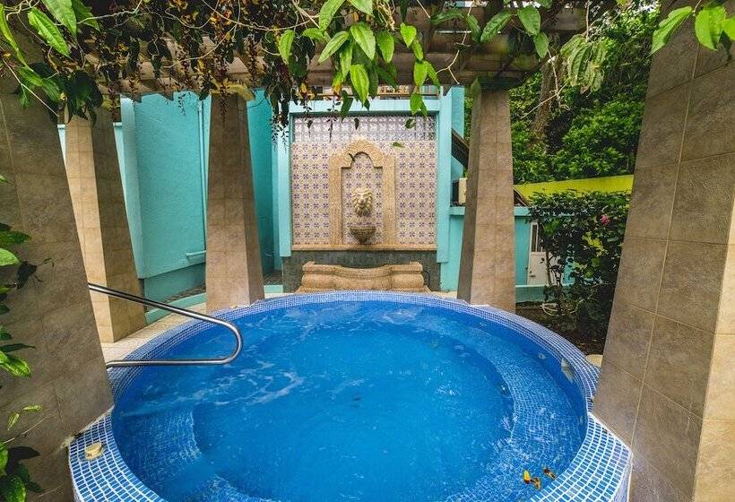 هتل La Riviera De Atitlan