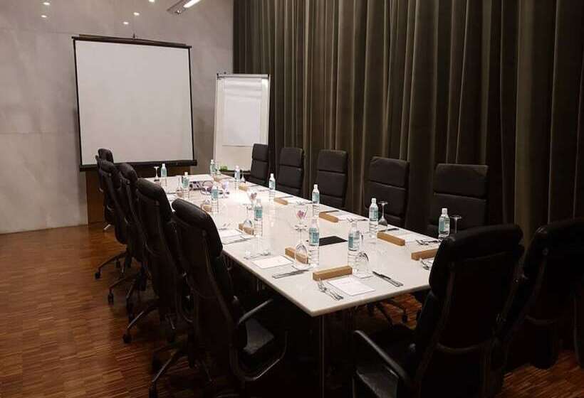 هتل Maya Kuala Lumpur City Center