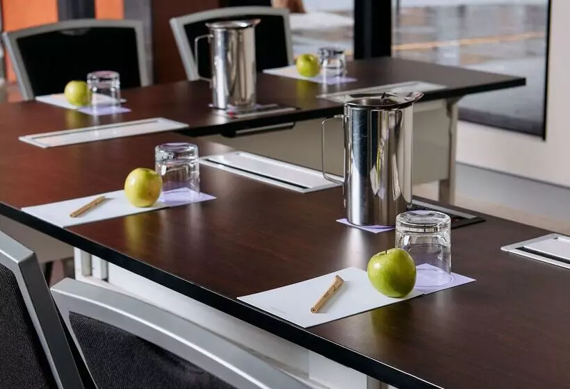 Отель Mercure Melbourne Southbank