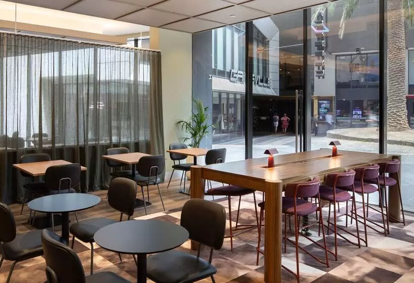 Отель Mercure Melbourne Southbank