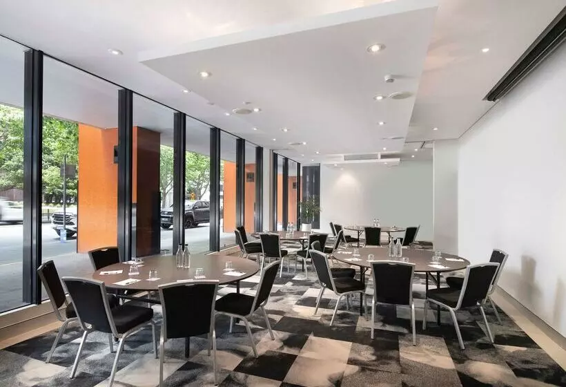 Отель Mercure Melbourne Southbank