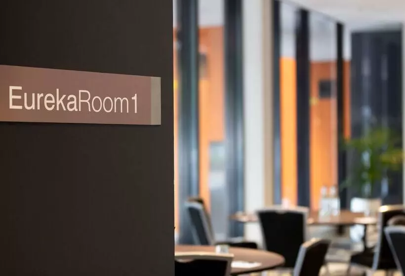 Отель Mercure Melbourne Southbank