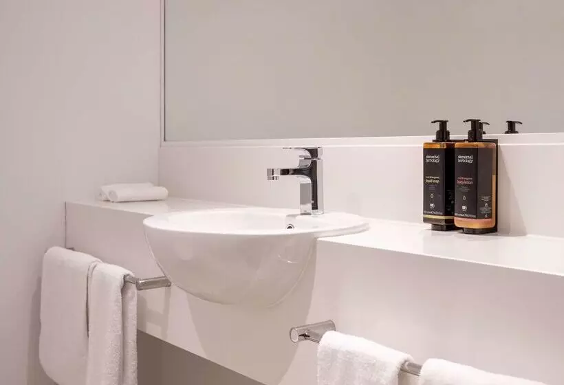 Отель Mercure Melbourne Southbank