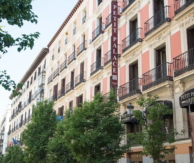 هتل Petit Palace Arenal