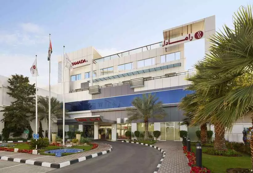 ホテル Ramada By Wyndham Qurum Beach