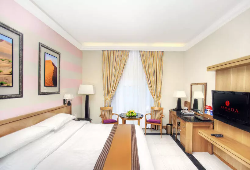 ホテル Ramada By Wyndham Qurum Beach