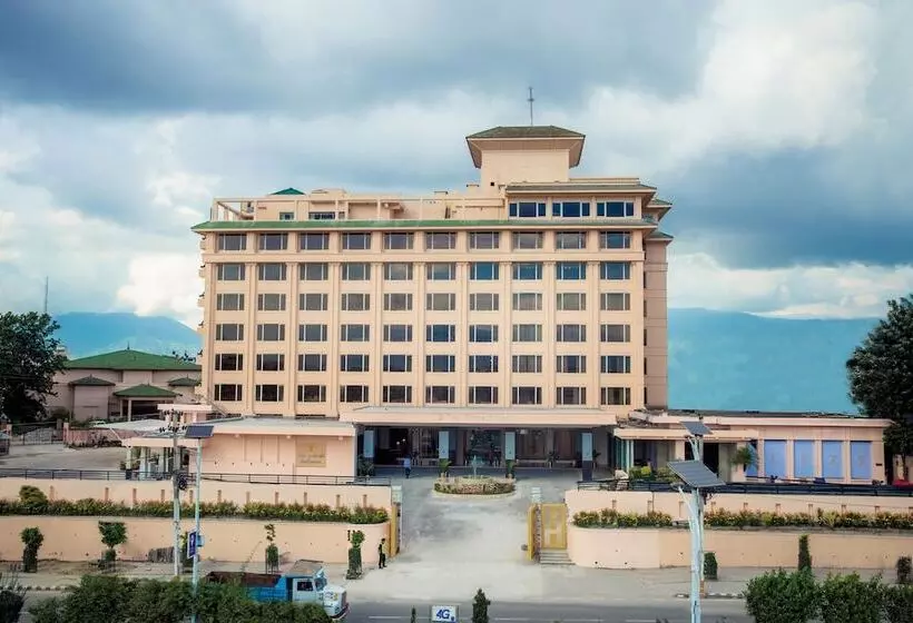 فندق The Everest