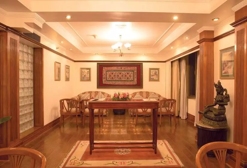 فندق The Everest