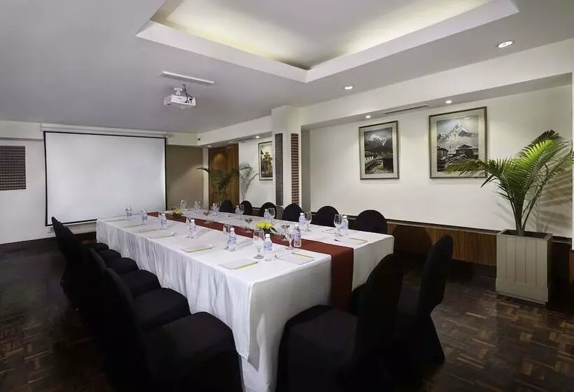 فندق The Everest