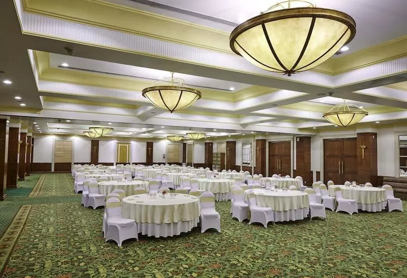 فندق The Everest