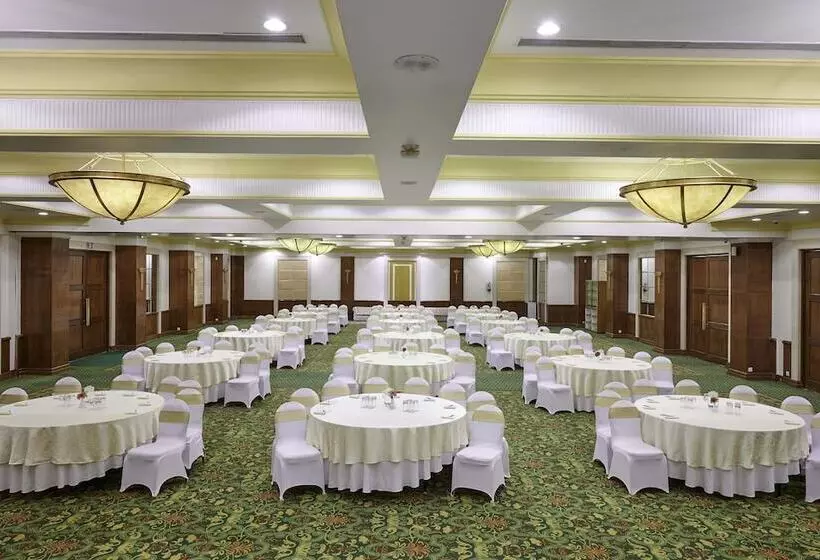 فندق The Everest