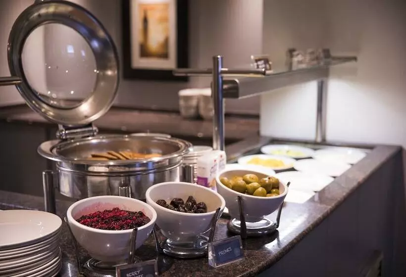 Отель Thistle Barbican Shoreditch