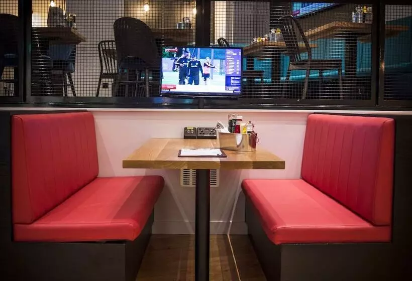 Отель Thistle Barbican Shoreditch