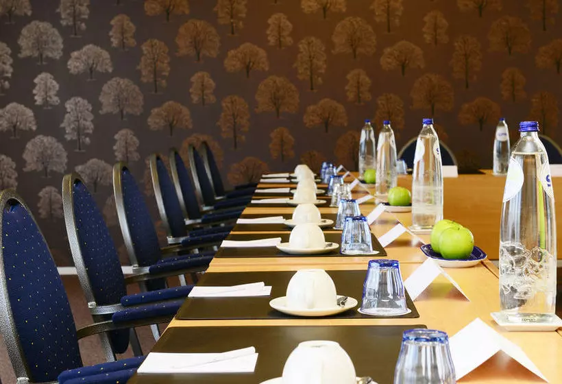 Отель Tulip Inn Leiderdorp