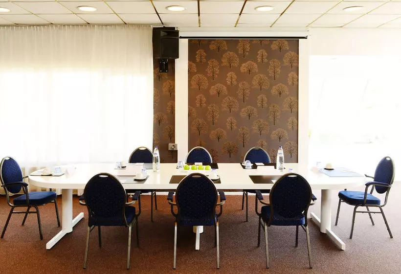 Отель Tulip Inn Leiderdorp