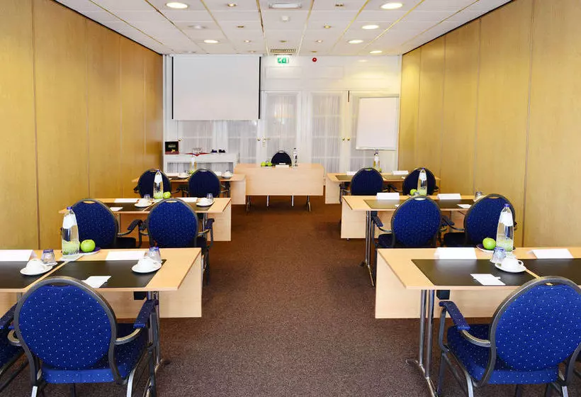 Отель Tulip Inn Leiderdorp