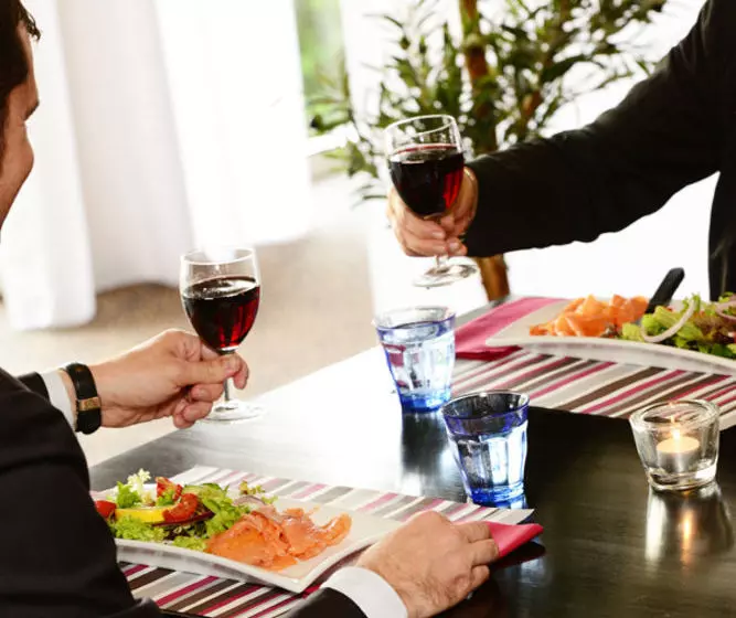 Отель Tulip Inn Leiderdorp