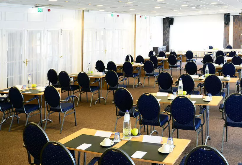 Отель Tulip Inn Leiderdorp