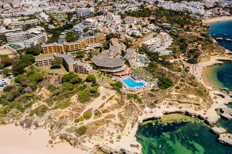 Auramar Beach Resort