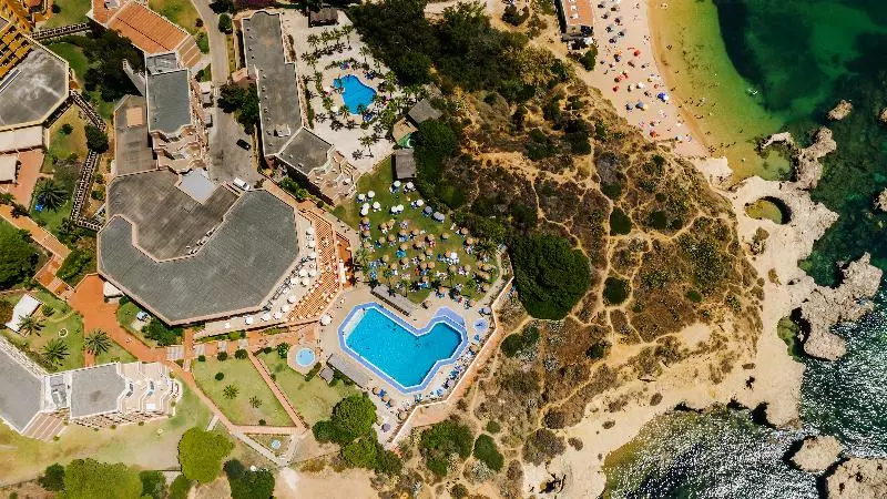 Auramar Beach Resort