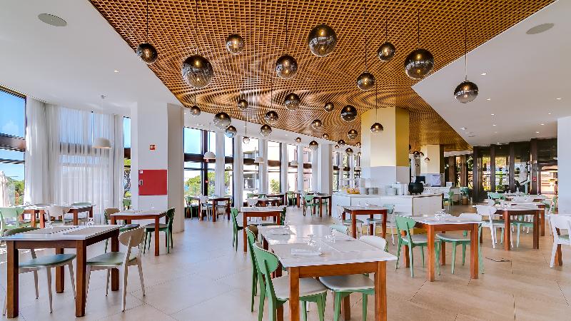 Auramar Beach Resort