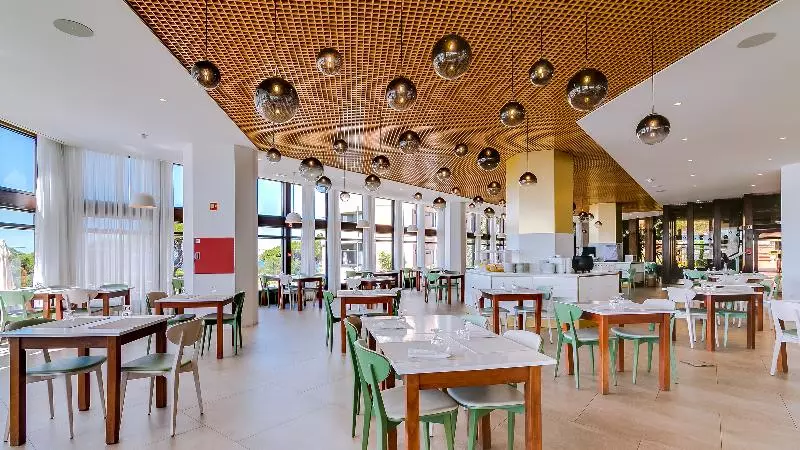 Auramar Beach Resort