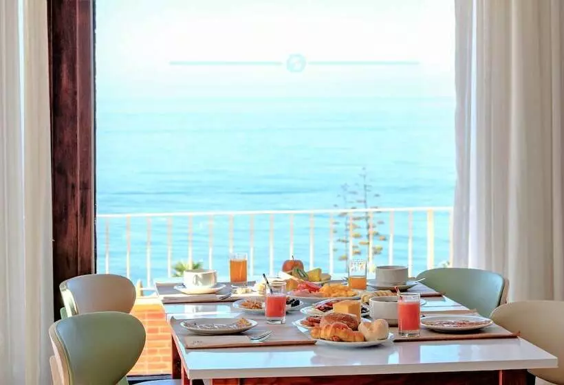 Auramar Beach Resort