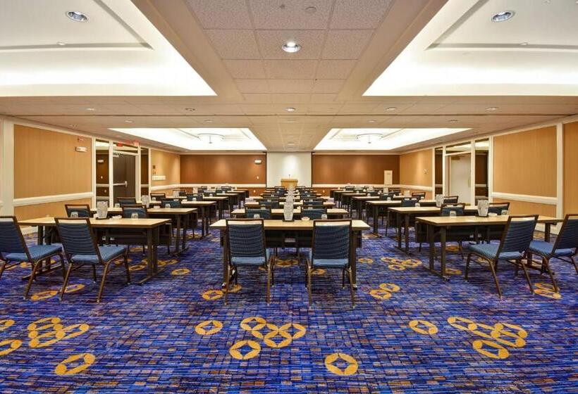 هتل Courtyard Cape Cod Hyannis