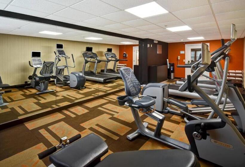 هتل Courtyard Cape Cod Hyannis